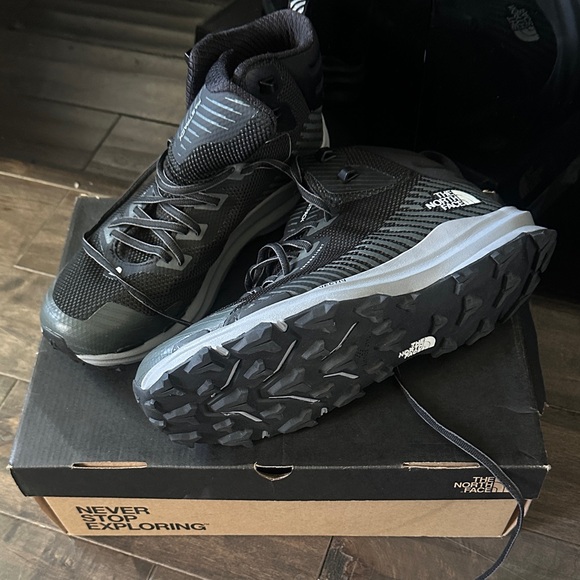 The North Face Men's Black and Gray  boots - Picture 1 of 3